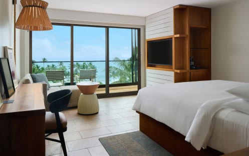 1 King Bed or 2 Queen Beds Ocean View